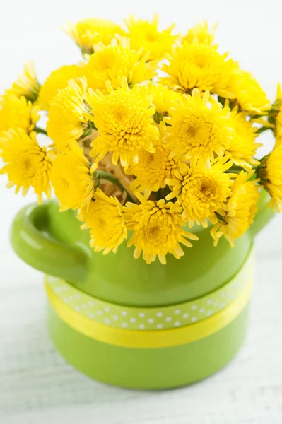Yellow Chrysanthemum Flowers Bouquet Rustic Wooden Table Greeting Card Concept — Stock Photo, Image