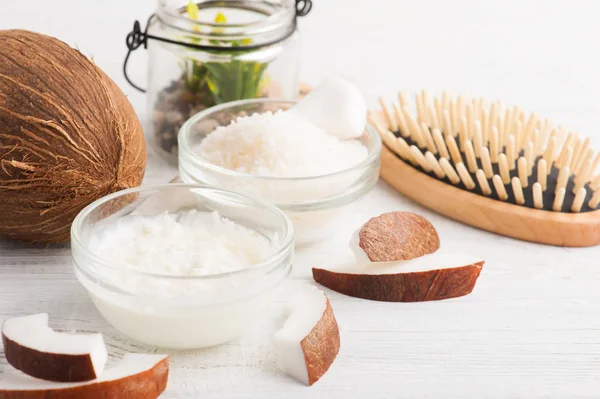 Hindistan cevizi yağı ile doğal ev yapımı saç tedavi