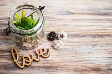 Ahşap işareti aşk, scrapbooking DIY dekor, ahşap arka plan üzerinde sulu ile tebrik kartı