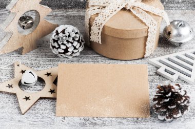 Zanaat zarf ve İskandinav tarzı ahşap Noel dekorasyon