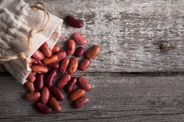 Bez torba içinde böbrek çekirdekleri