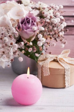 tin tencerede ortanca çiçekler 