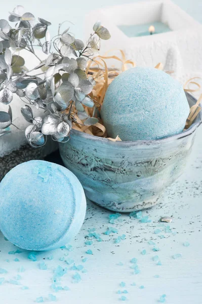 Spa mavi banyo bombaları ile ayarlayın