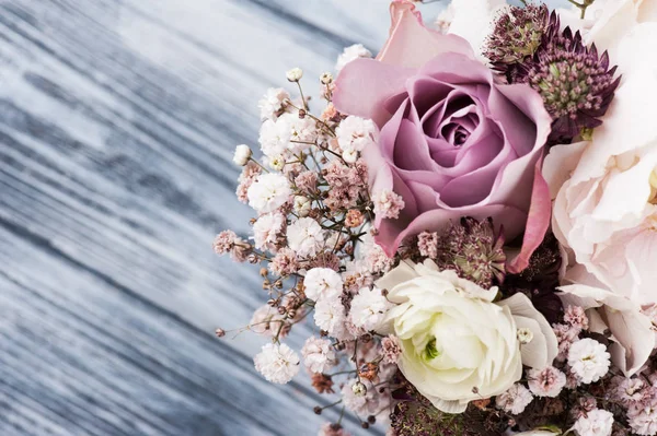 tin tencerede ortanca çiçekler 