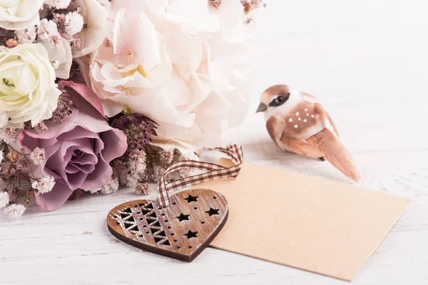 tin tencerede ortanca çiçekler 