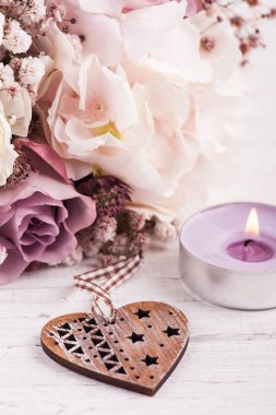 tin tencerede ortanca çiçekler 