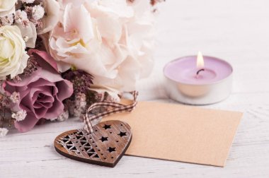 tin tencerede ortanca çiçekler 