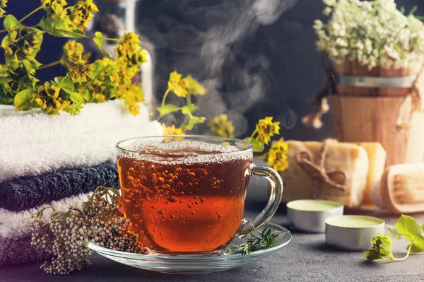 Bir fincan çay ve buhar — Stok fotoğraf
