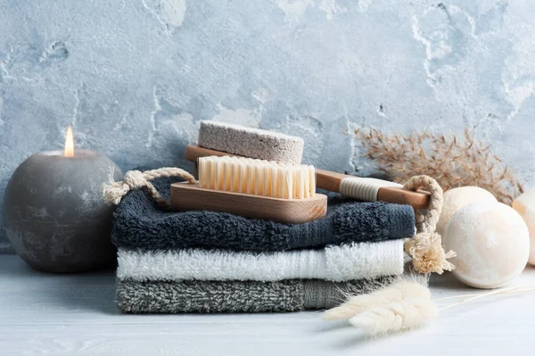 Spa Komposition Mit Badebomben Körperbürsten Und Handtüchern Aromatherapie Arrangement Zen — Stockfoto