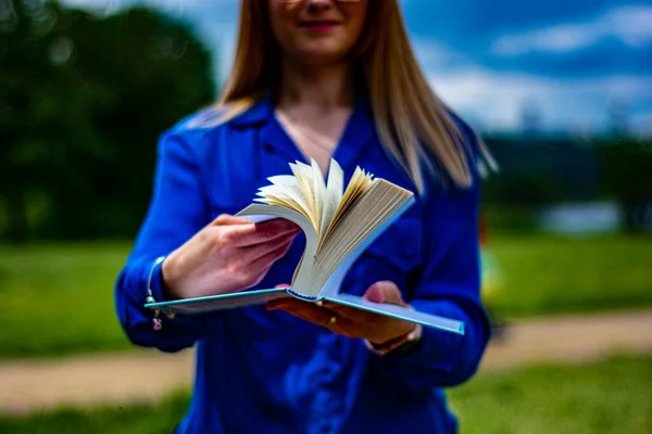 Junge Frauen Bad Des Flusses — Stockfoto