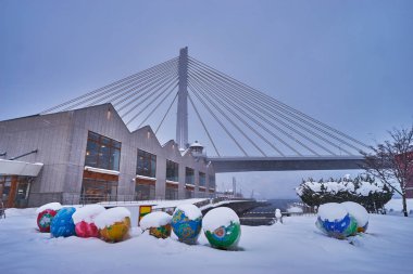 Güzel bir Aomori ili Japonya'da en uzun Aomori Körfez Köprüsü.