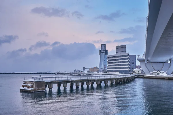 Bir güzel Aomori port çevresinde Aomori Prefecture Japonya'da uzun Aomori Körfez Köprüsü.