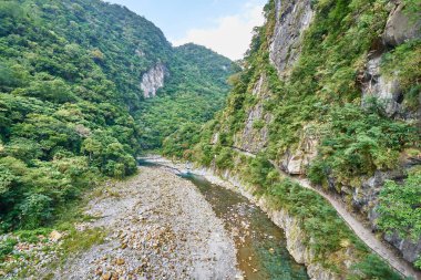Esrarengiz Vadisi iz nehirde güzel Shakadang Shakadang iz Taroko Milli Parkı Hualien, Tayvan denilen