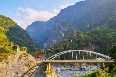Tianfeng pagoda Tianxiang köprü ile rekreasyon alanı Taroko ulusal parkında Hualien city, Tayvan ile güzel manzara.