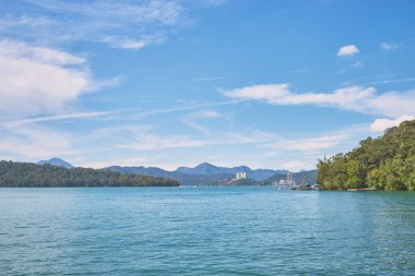 Çevreleyen dağlar ile Güneş Ay Gölü güzel doğa manzaraları Yuchi, Tayvan Nantou bu yayılan gölde vurgulamak vardır.
