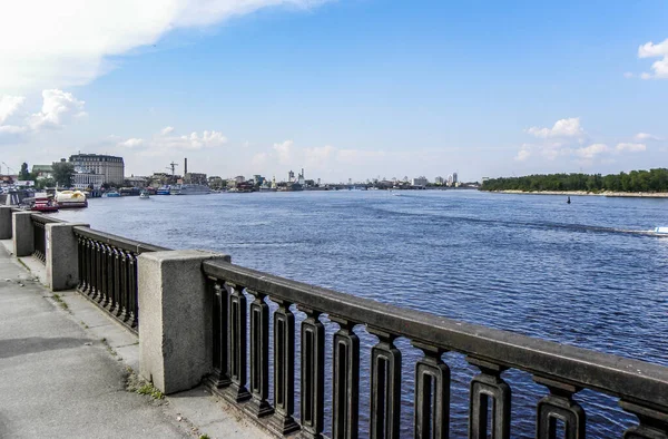 Boardwalk Aan Oever Van Rivier Dnepr Kiev Oekraïne — Stockfoto