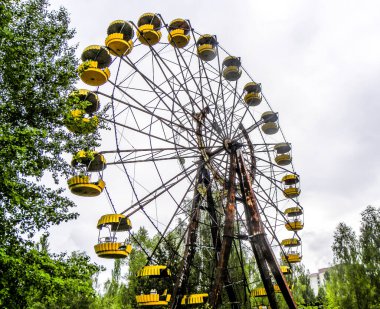 Çernobil bölgesindeki Pripyat şehir merkezindeki eğlence parkı. Kazadan önce açılmadığı ve herkesin tahliye edildiği söyleniyor, ama muhtemelen bu doğru değil..