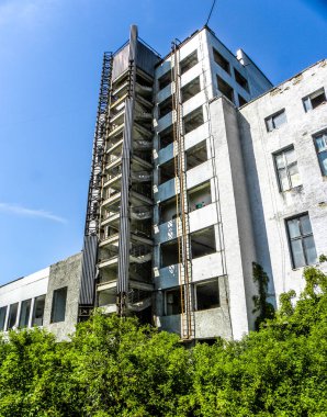 Elektronik Jüpiter Fabrikası. Ev elektroniği üretirdi ama aynı zamanda savaş endüstrisi için gizlenmiş elektronik aletler kullanırdı. 1996 'da, Ukrayna' daki Çernobil nükleer santralindeki kazadan 10 yıl sonra kapatıldı.