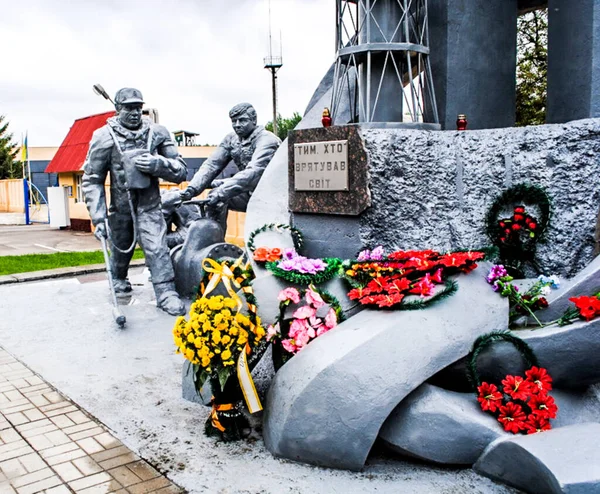 Memorial Monument Buiten Brandweerkazerne Dorp Chornobyl Het Gebied Van Tsjernobyl — Stockfoto