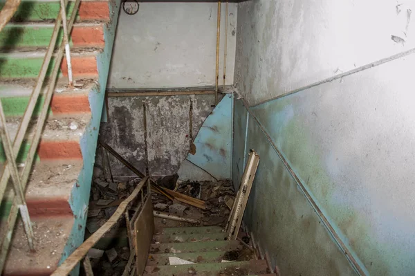 Città Pripyat Nella Zona Chernobyl Ucraina Pozzetto Scale Nell Edificio — Foto Stock