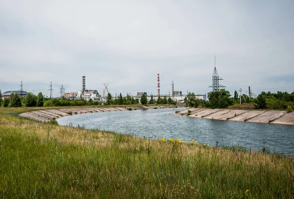 Central Nuclear Chernóbil Ucrania Con Canal Enfriamiento Primer Plano Antigua — Foto de Stock