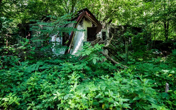 Parte Abandonada Aldeia Ainda Ativa Chornobyl Área Chernobyl Ucrânia Antiga — Fotografia de Stock