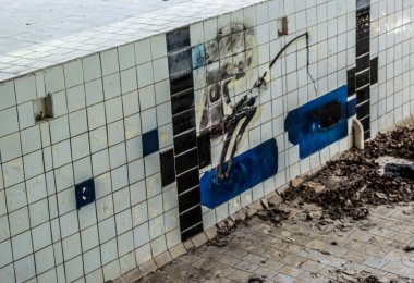 Ukrayna 'nın Çernobil bölgesinde terk edilmiş Prypjat kentindeki umumi yüzme havuzu Azur, SSCB' nin eski bir parçası.