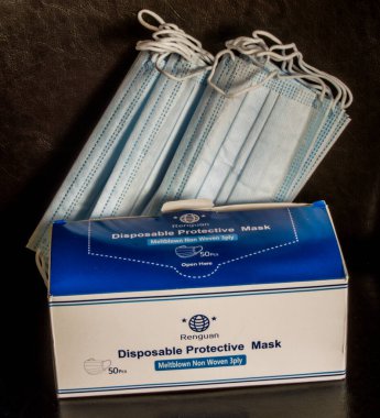 Tek kullanımlık koruyucu maskeler, eritilmiş yün olmayan 3 katlı. Çin malı..