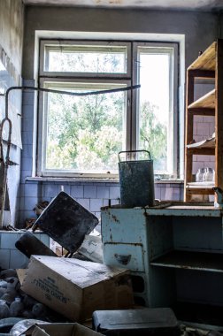 Prypjat şehrindeki hastane, SSCB 'nin eski bir parçası olan Ukrayna' da patlayan Çernobil nükleer santraline yakın terk edilmiş, oldukça kısıtlı ve radyoaktif bölgede..