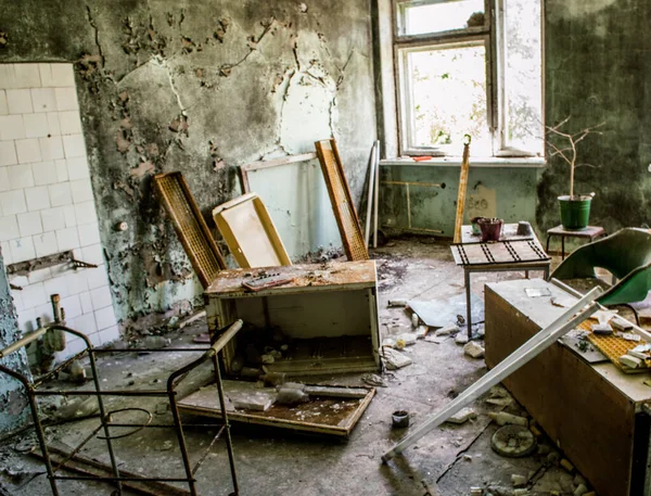 Νοσοκομείο Στην Πόλη Prypjat Μέσα Στην Εγκαταλελειμμένη Και Άκρως Περιορισμένη — Φωτογραφία Αρχείου