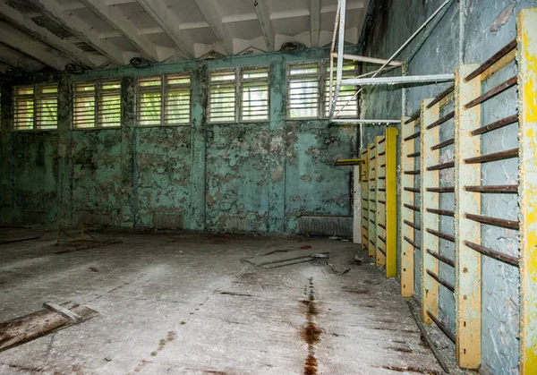 Siłownia Szkole Mieście Prypjat Wewnątrz Opuszczonej Silnie Strzeżonej Radioaktywnej Strefy — Zdjęcie stockowe