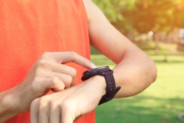 Man Check Heart Rate Smart Watch — Stock Photo, Image