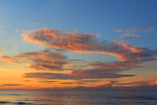 Хмара Сонячним Світлом Морі Червона Хмара — стокове фото