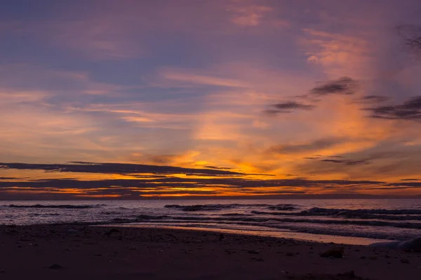 Сонячне Світло Пляжі Під Час Сходу Сонця — стокове фото