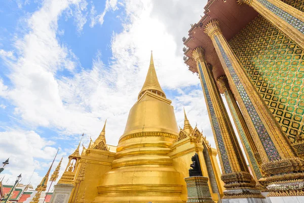 Bangkok Thailand July 2018 Golden Pagoda Wat Phra Kaew Wat — стоковое фото