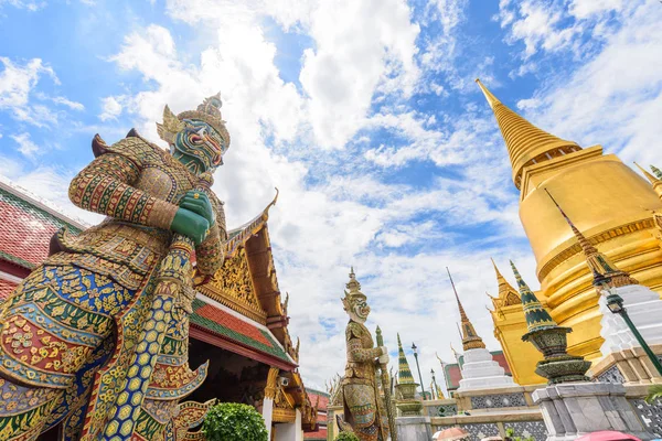 Bangkok Thailand July 2018 Golden Pagoda Wat Phra Kaew Wat — стоковое фото