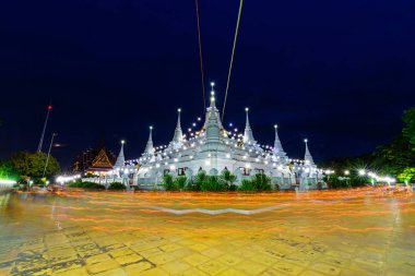  ayin Wat Asokkaram beyaz pagoda sallayarak ışık
