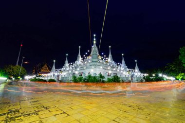 ayin Wat Asokkaram beyaz pagoda sallayarak ışık
