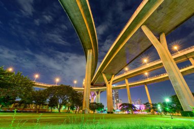 Ekspres görüş açısı gece zamanında uprisen 