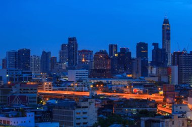 Yüksek güneş gün Bangkok şehir görünümünü