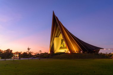 Nakhonpathom, Tayland - 26 Eylül, 2018:Prince Mahidol Hall bina Mahidol Üniversitesi günbatımı zamanı '