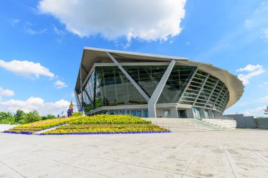 Nakhonpathom, Tayland - 26 Eylül, 2018:Prince Mahidol Hall Binası Mahidol Üniversitesi mavi gökyüzü ile