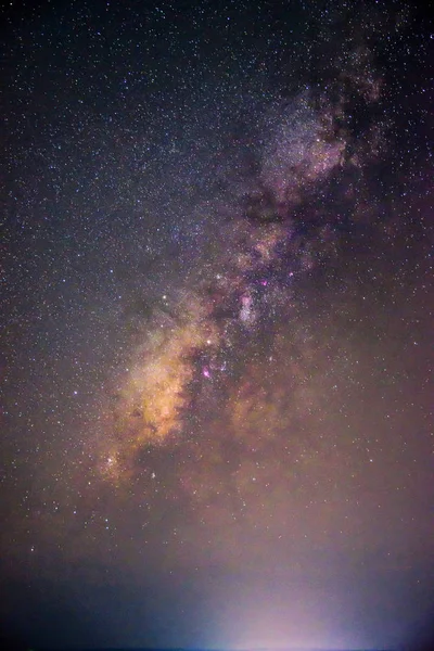 Samanyolu Nun Karanlık Gece Gökyüzüne Üzerinde — Stok fotoğraf