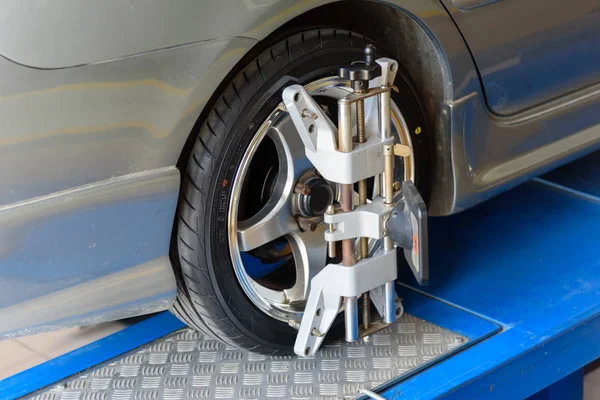 Araba merkezi tekerlek Dengeleme