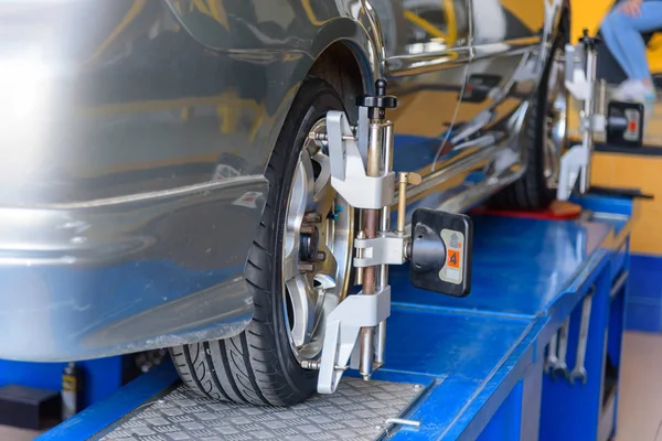 Araba merkezi tekerlek Dengeleme