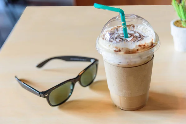 Ice Coffee Table Sunglasses — Stock Photo, Image
