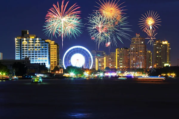 Fogos Artifício Grandes Roda Gigante Parque Diversões Noite — Fotografia de Stock