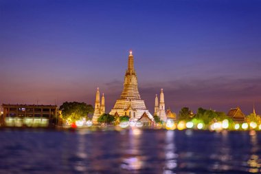  Genel landmark Bangkok aydınlatma ile Wat Arun Ratchawararam Ratchawaramahawihan