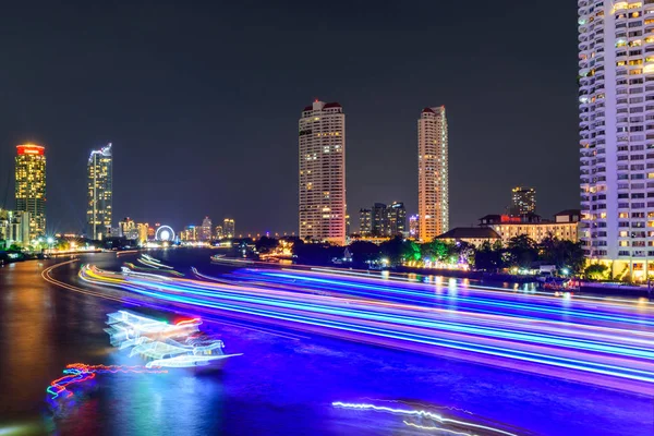 ışık teknenin şehrin nehir hareket bulanıklığı