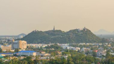 Gün gece zaman atlamalı Wang dağ Sarayı ile aydınlatma için / phra nakhon kiri tapınakta günbatımı Zamanı